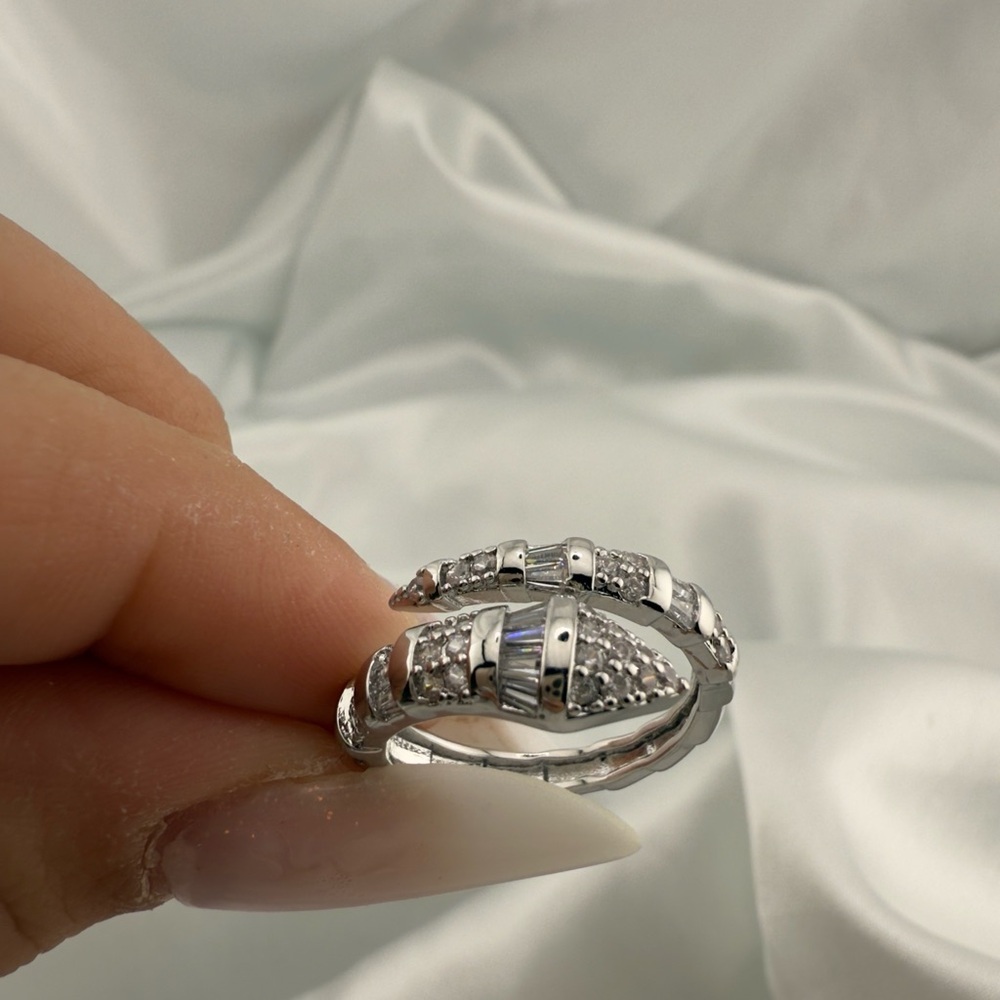 Anthropologie Elegant Silver Adjustable Ring - Picture 5 of 6